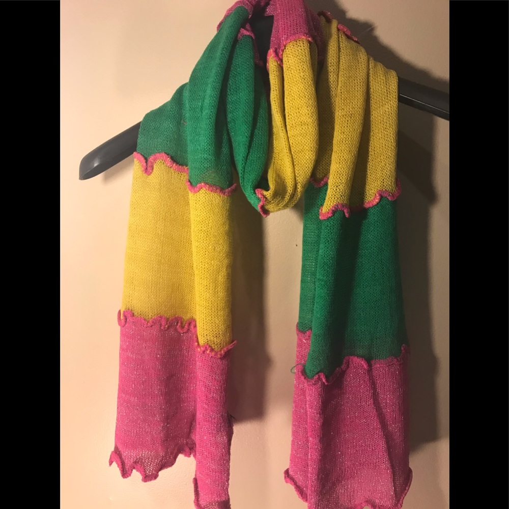 New lightweight knit scarf NWOT